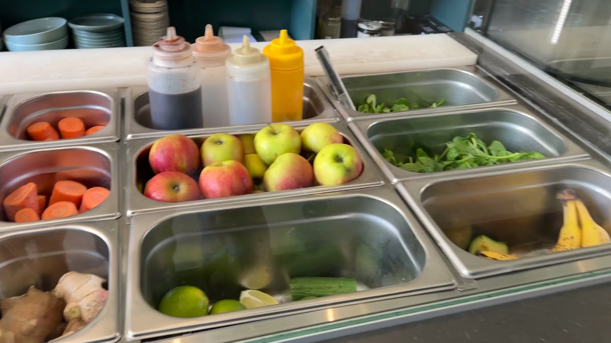 Rå | Bowls & Juices & Wråps | Not Just For Vegans????-2