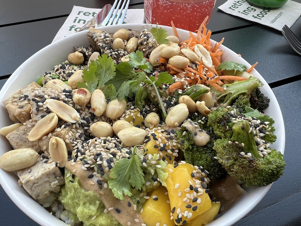 Rå | Bowls & Juices & Wråps | Not Just For Vegans????-7
