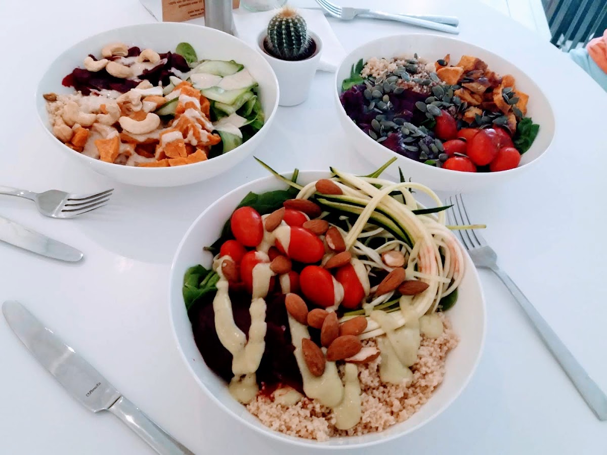 Rå | Bowls & Juices & Wråps | Not Just For Vegans????-9