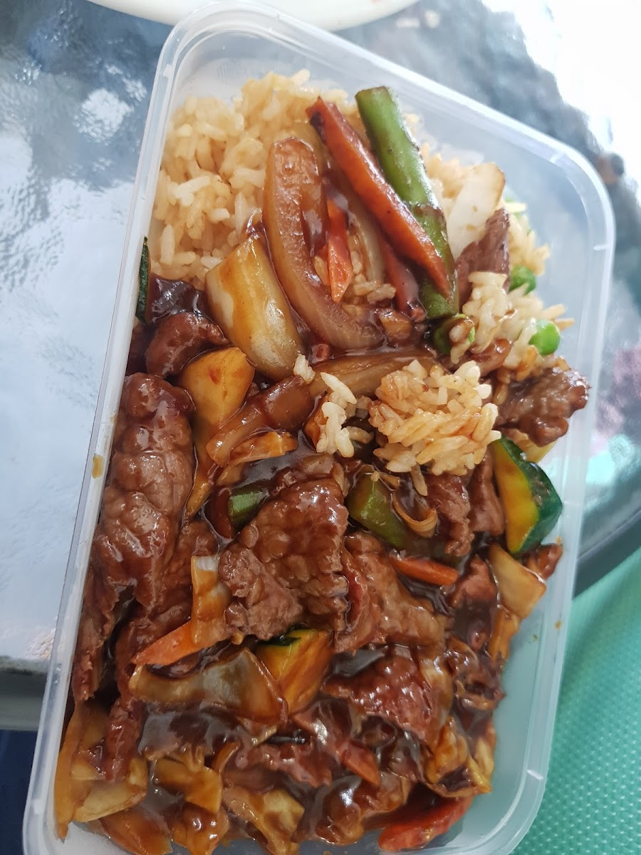 Rainbow Noodles And Sushi-5