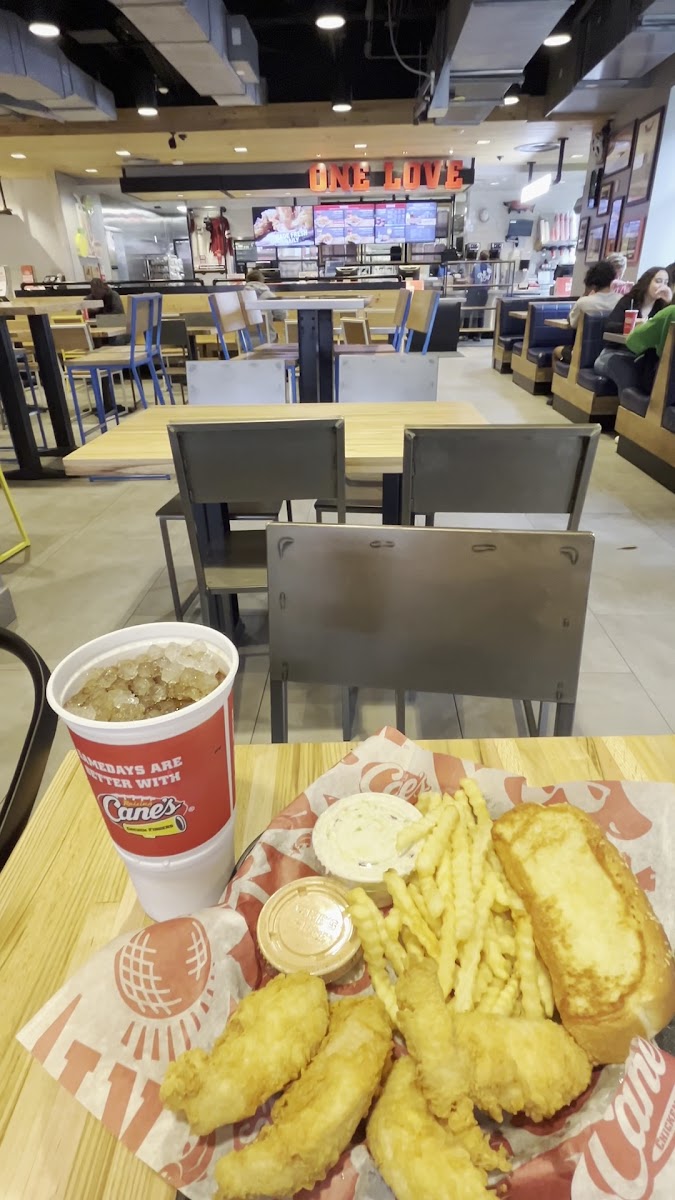 Raising Cane's Chicken Fingers-2