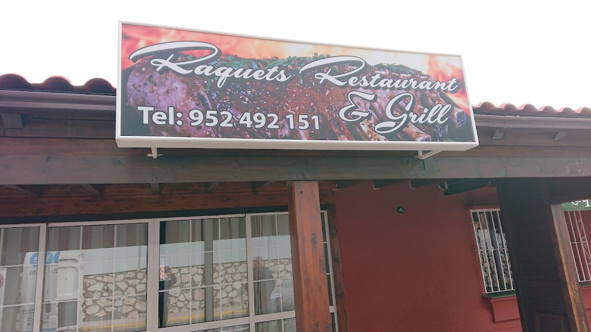 Raquets Bar And Grill-3