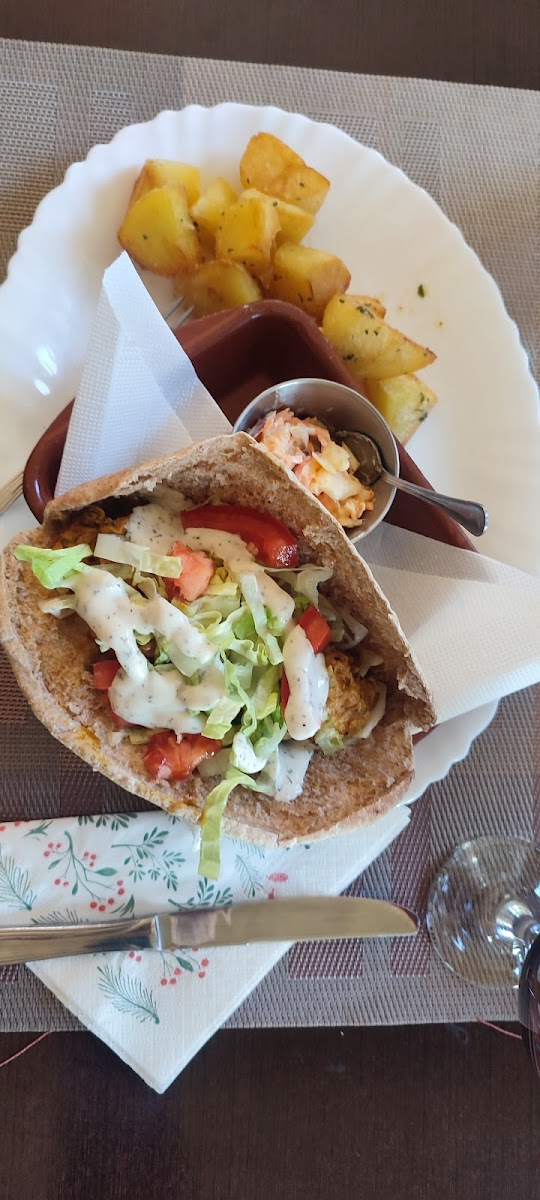 Raquets Bar And Grill-6