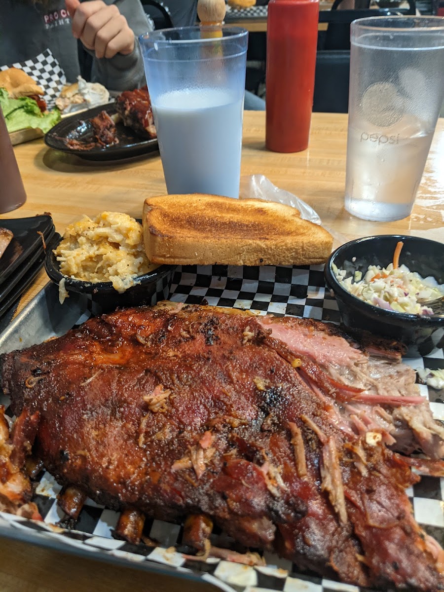 Raspberry's Bbq-9