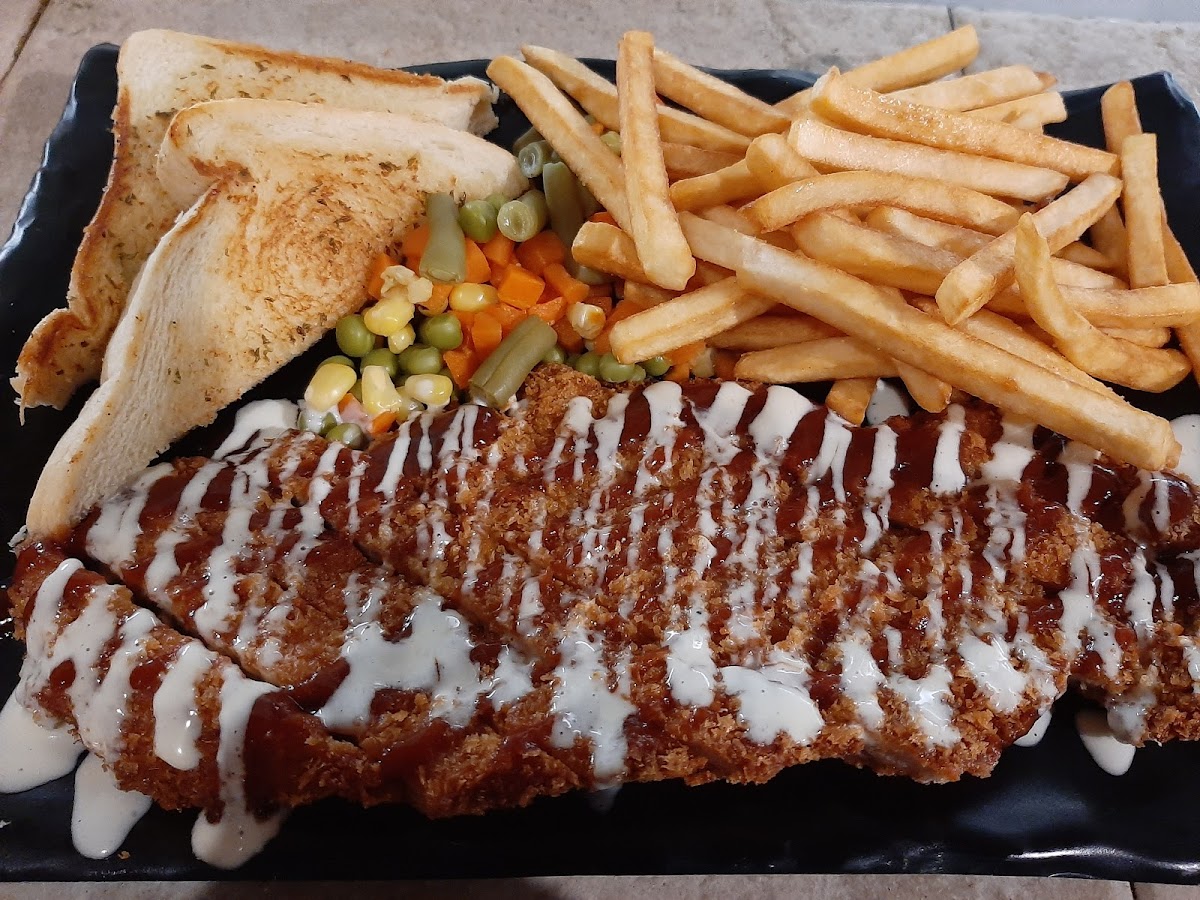 Red Bull Family Restaurant & Lounge-6