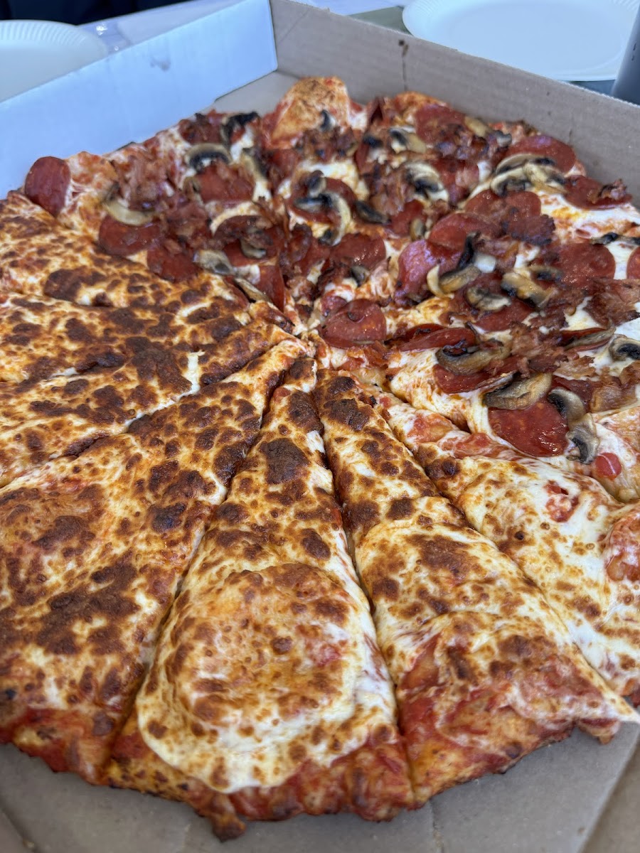 Ref's Pizza & Ice Cream - Stroud-4