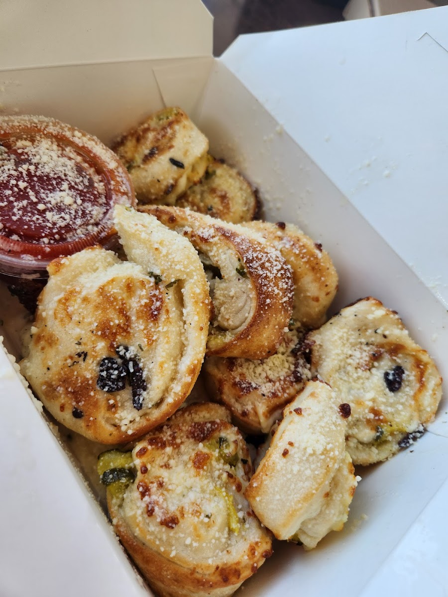Ref's Pizza & Ice Cream - Stroud-8