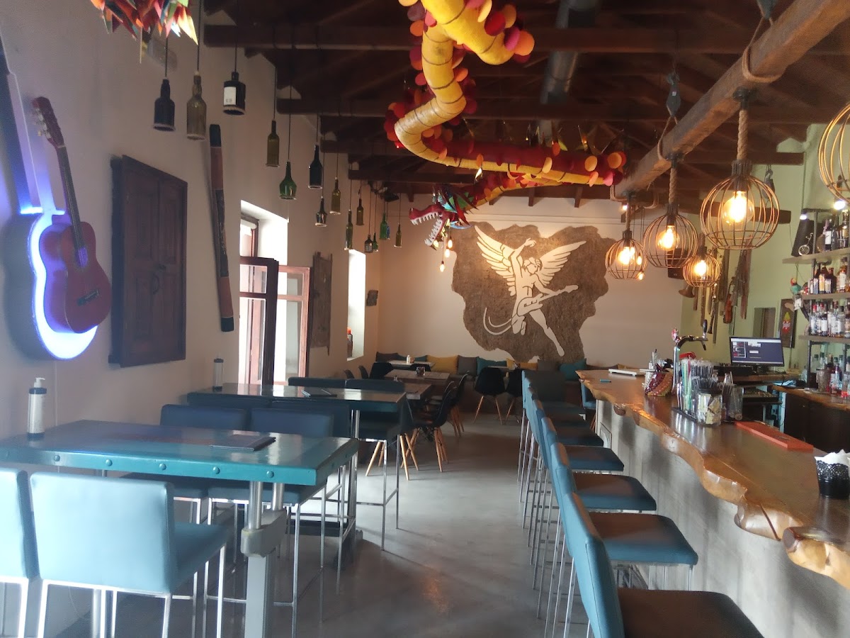 Resalto Cafe, Bar, Μεζεδοκατάσταση