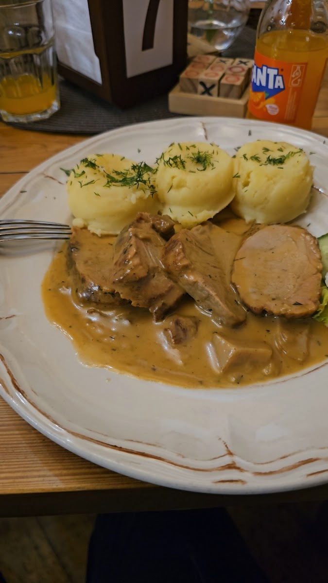 Restauracja Chata Starych Znajomych-2