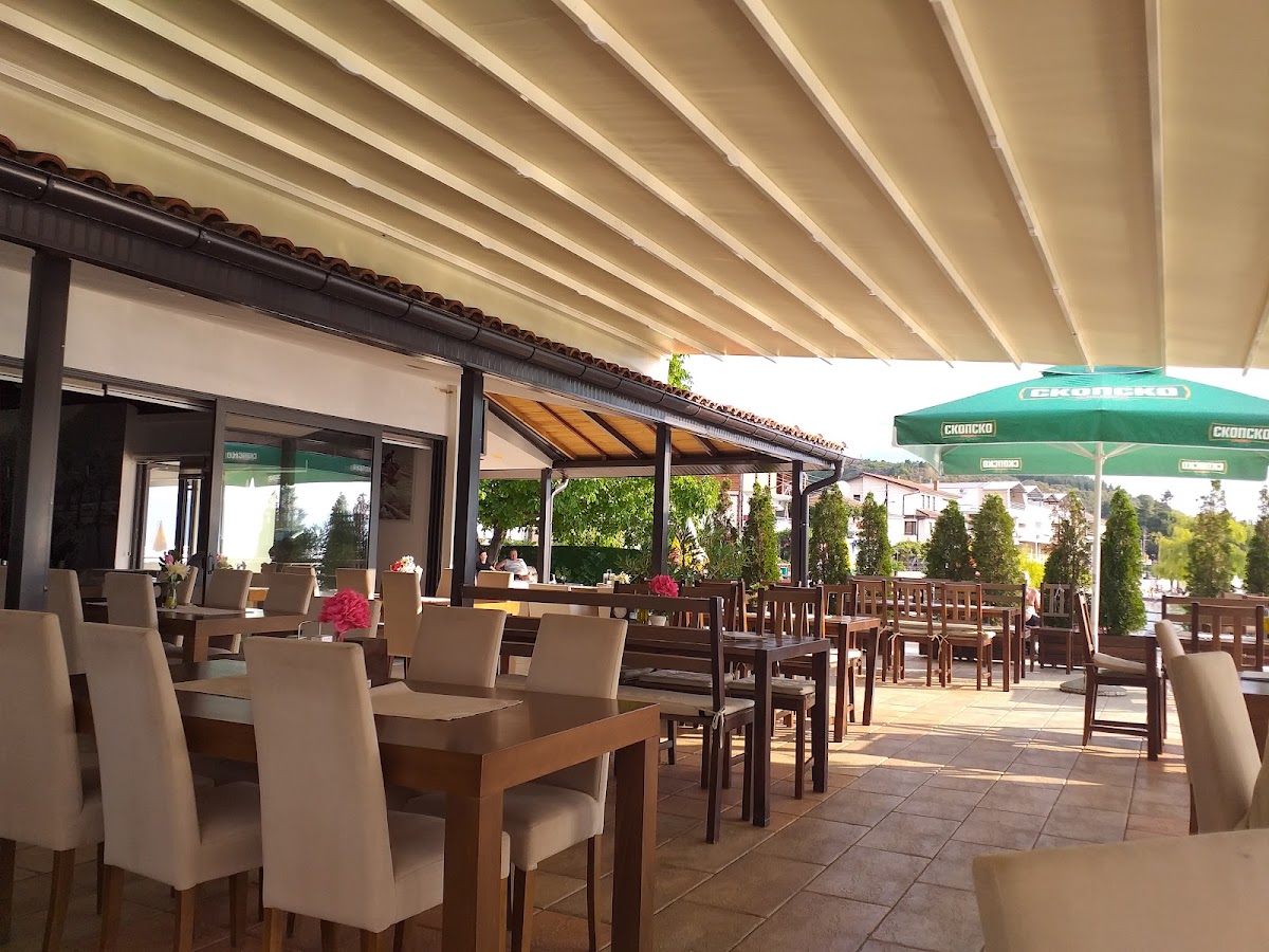 Restaurant „Kaj Mestono“