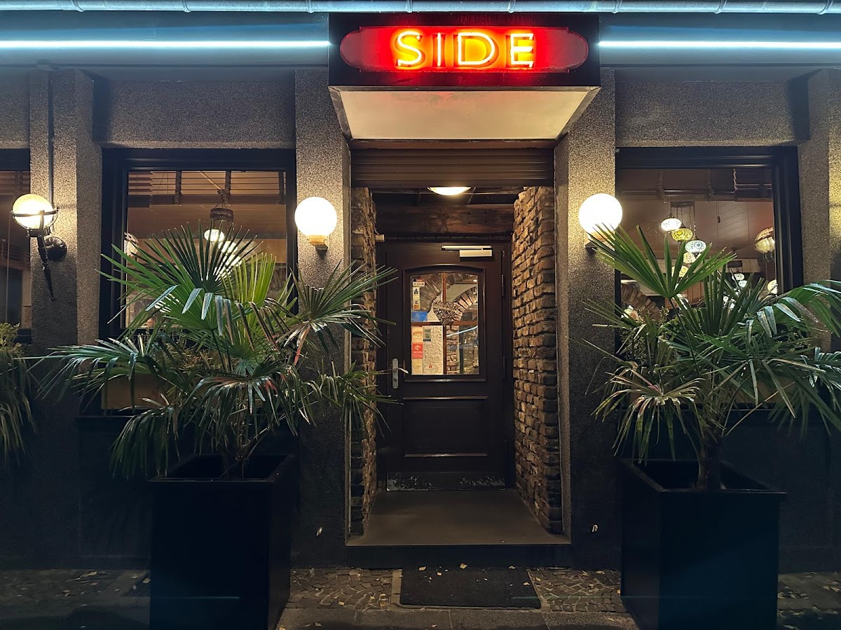 Restaurant Side