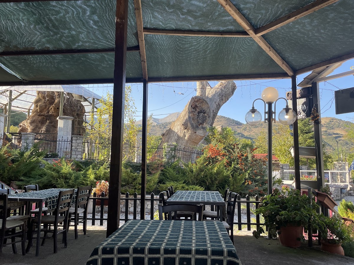 Restaurant To Gefiri