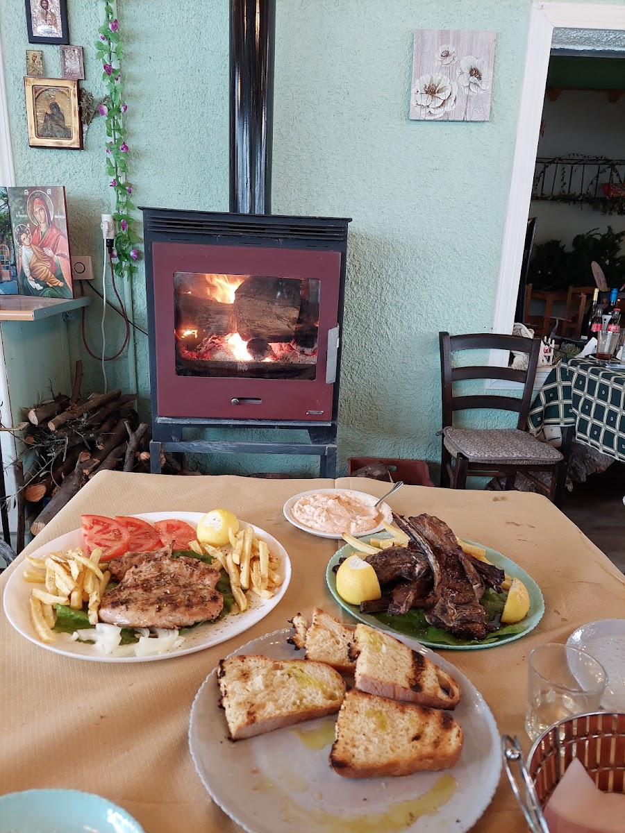 Restaurant To Gefiri-10