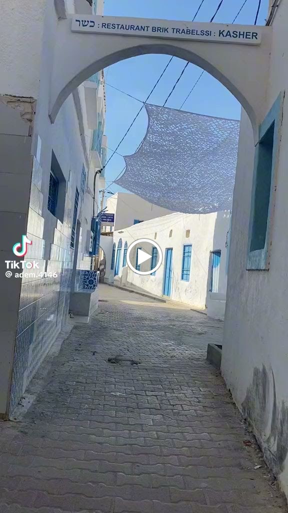 Restaurant Warda Khmissa Kasher Djerba Hood-2