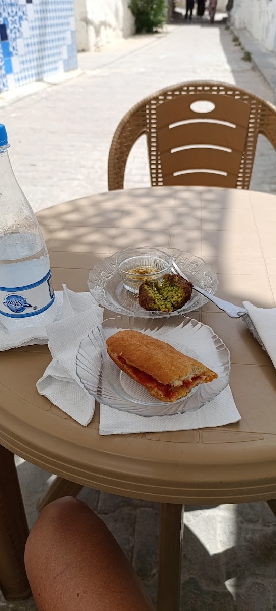 Restaurant Warda Khmissa Kasher Djerba Hood-7