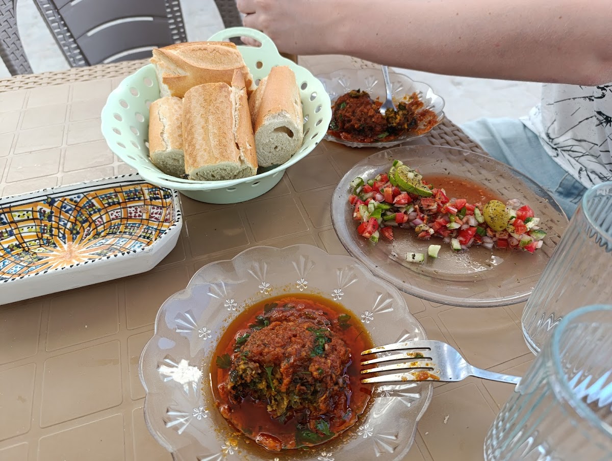 Restaurant Warda Khmissa Kasher Djerba Hood-9