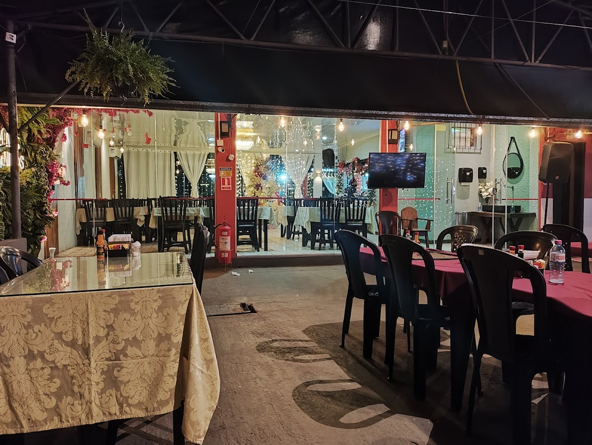 Restaurante E Pizzaria Lá Nos Meninos