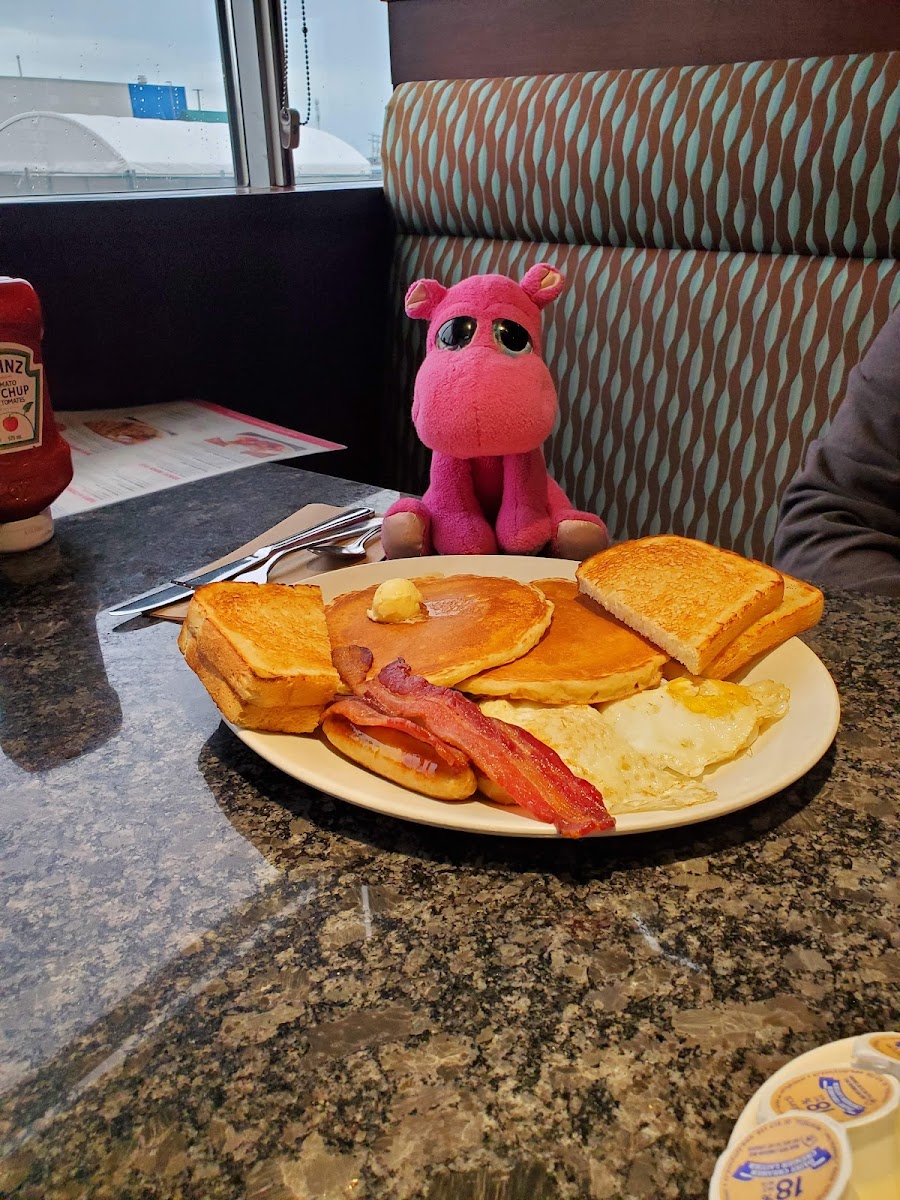 Ricky's All Day Grill - Grande Prairie-5