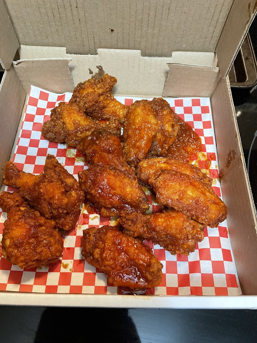 Right Wingers , Best Wings In Burlington.-4