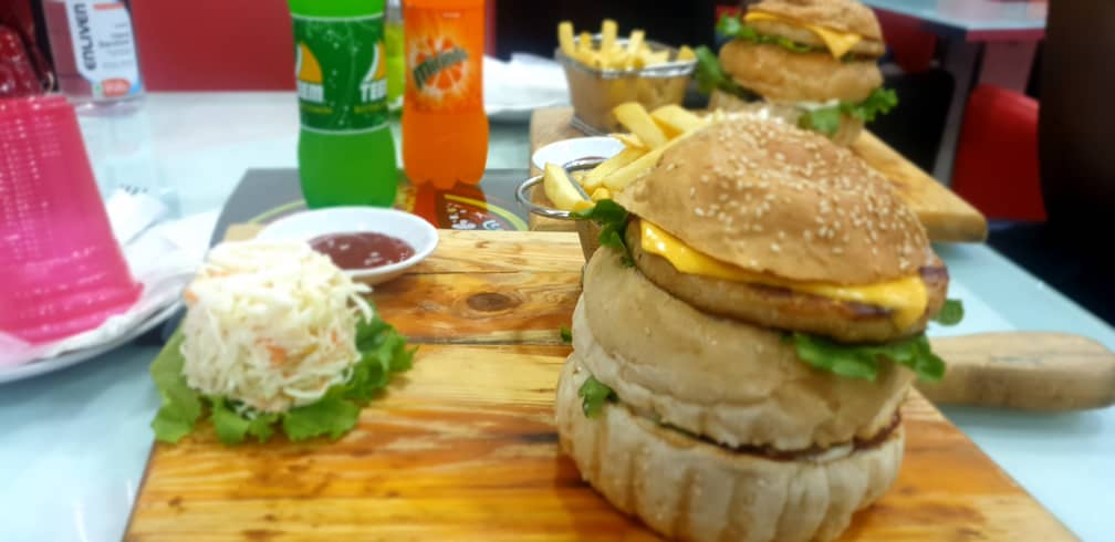 Riley's Pizza's And Burgers-7