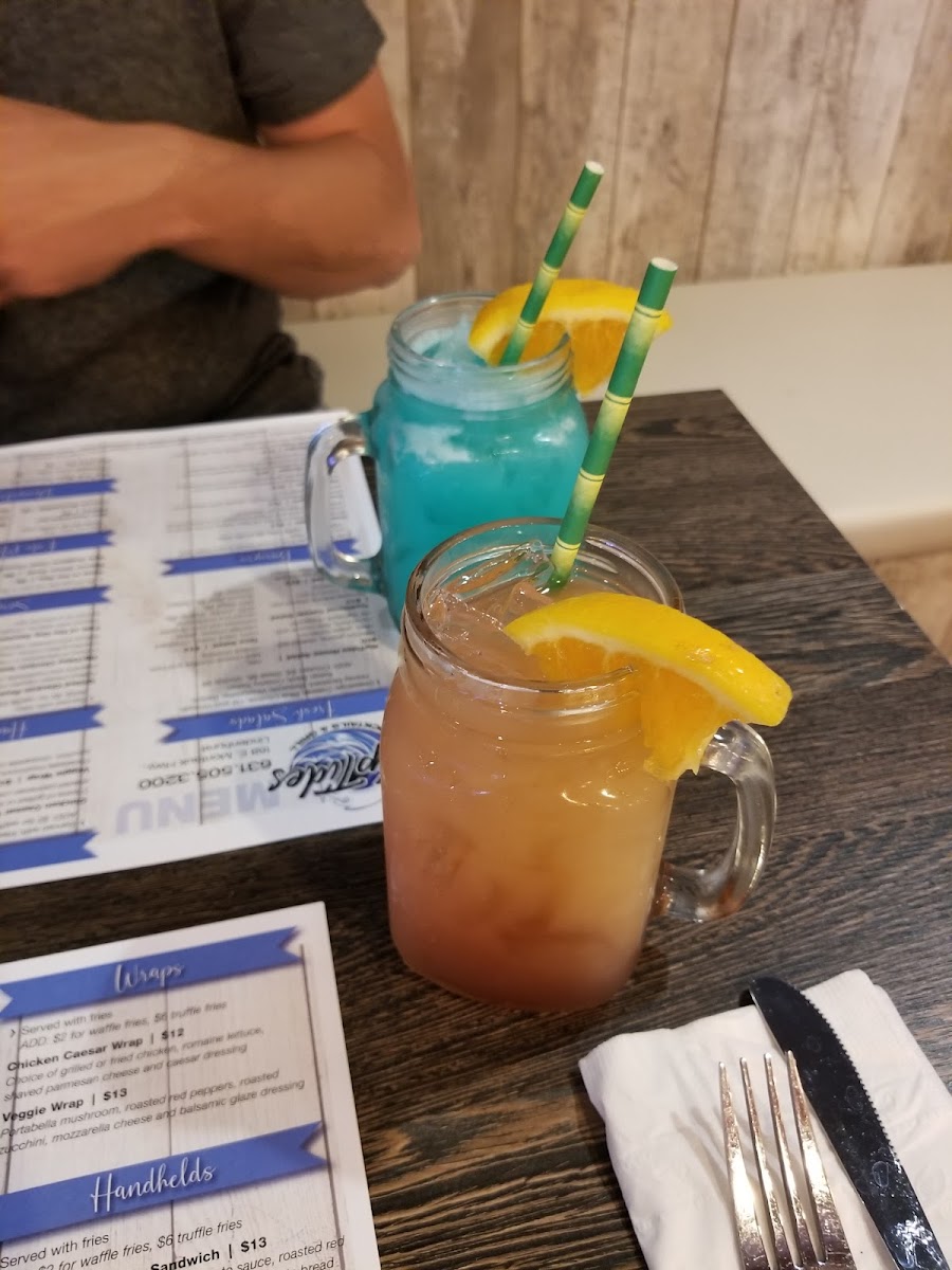 Riptides Cocktails And Grill-9