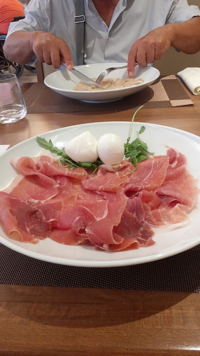 Ristore Ristorante Pizzeria Self Service-5