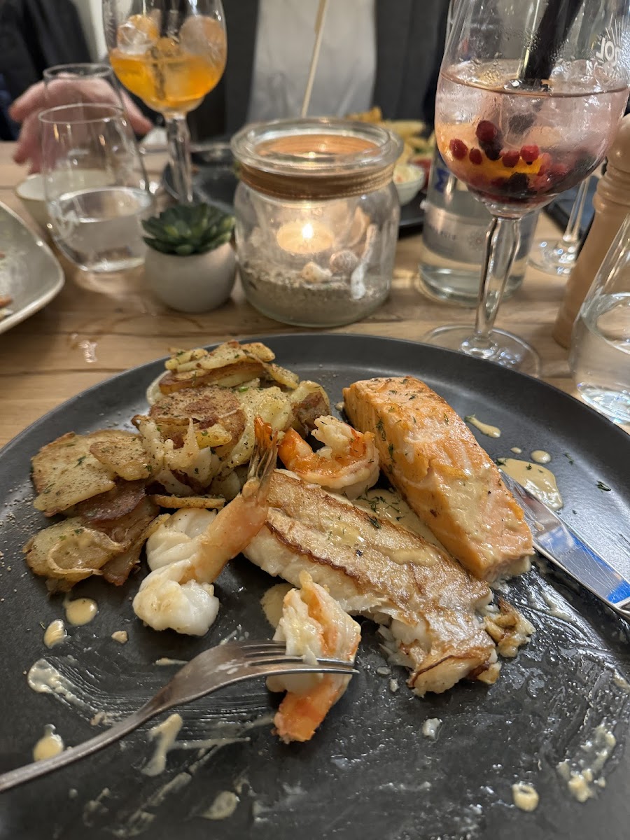 Riverside Restaurant & Cafe-8