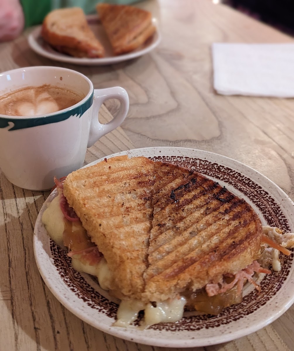 Rond-Point Cafe Autogere-3