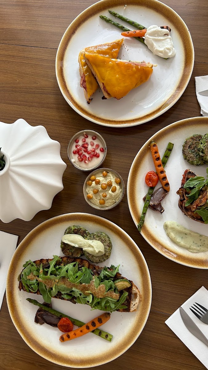 Rosi. Café & More | Specialty Coffee, Brunches & Pastries-4