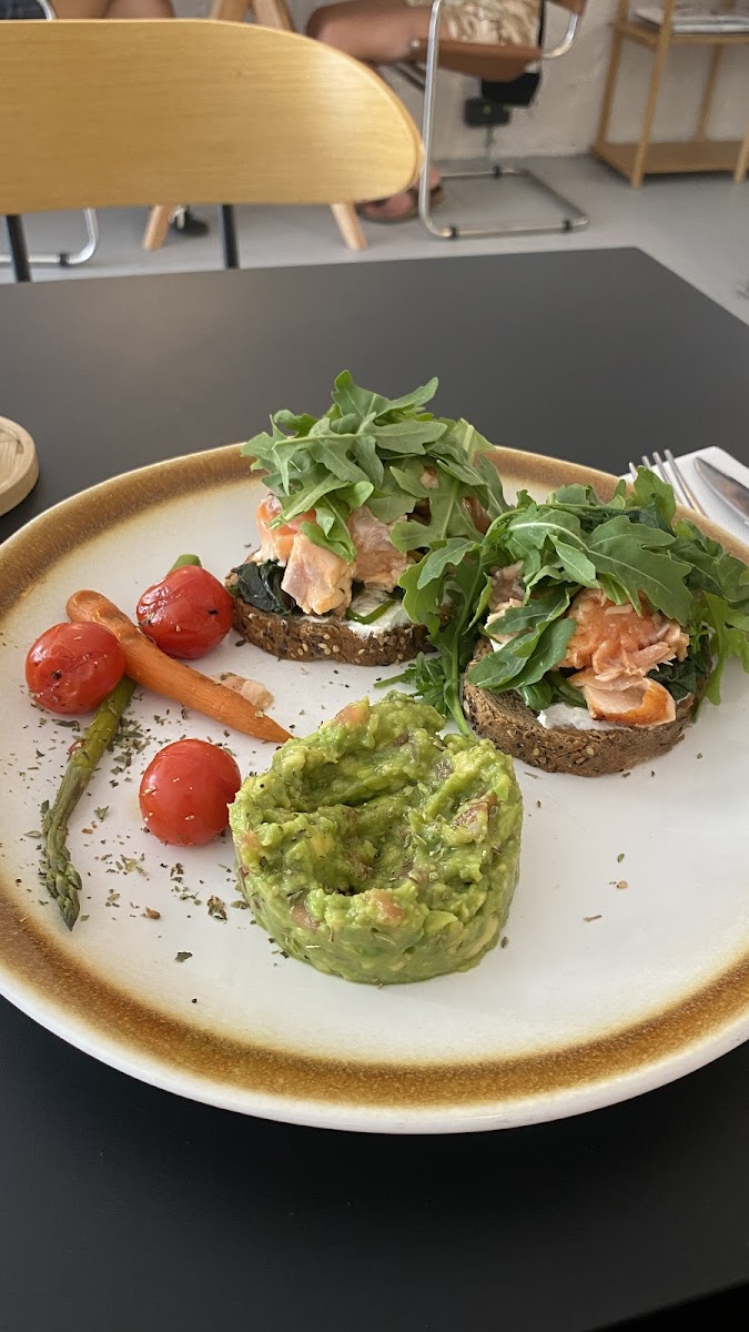 Rosi. Café & More | Specialty Coffee, Brunches & Pastries-7