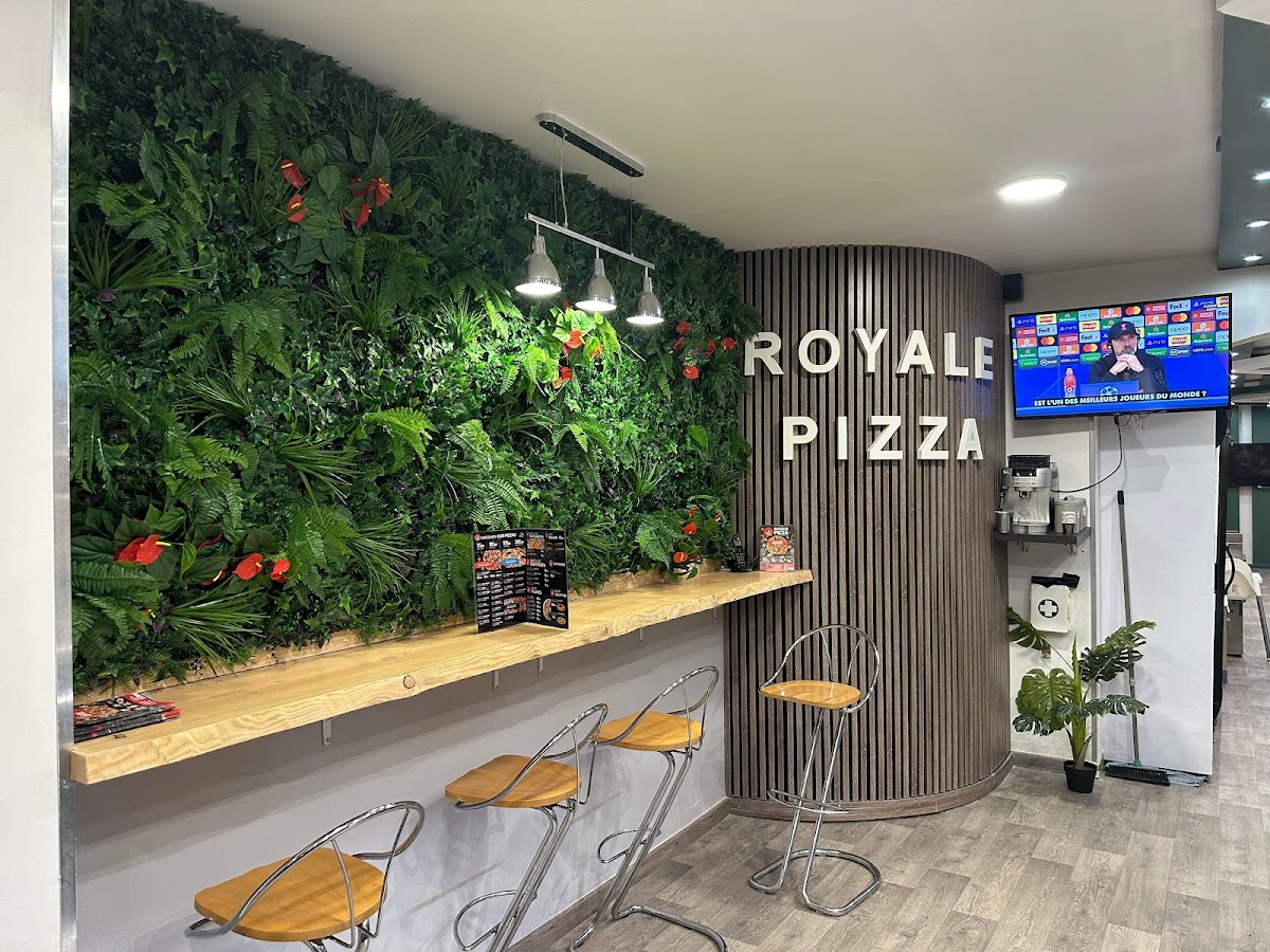Royale Pizza