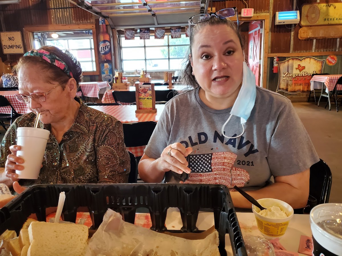 Rudy's 'country Store' And Bar-B-Q-10