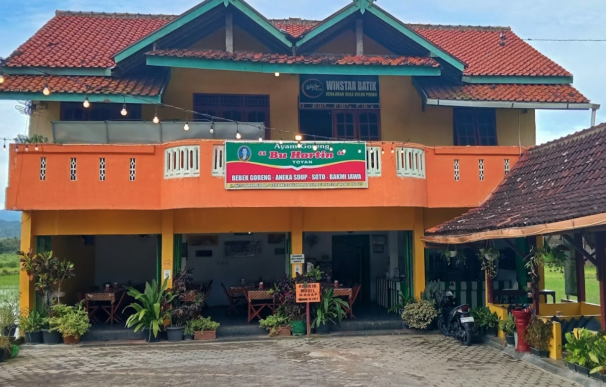 Rumah Makan Ayam Goreng Bu Hartin Toyan