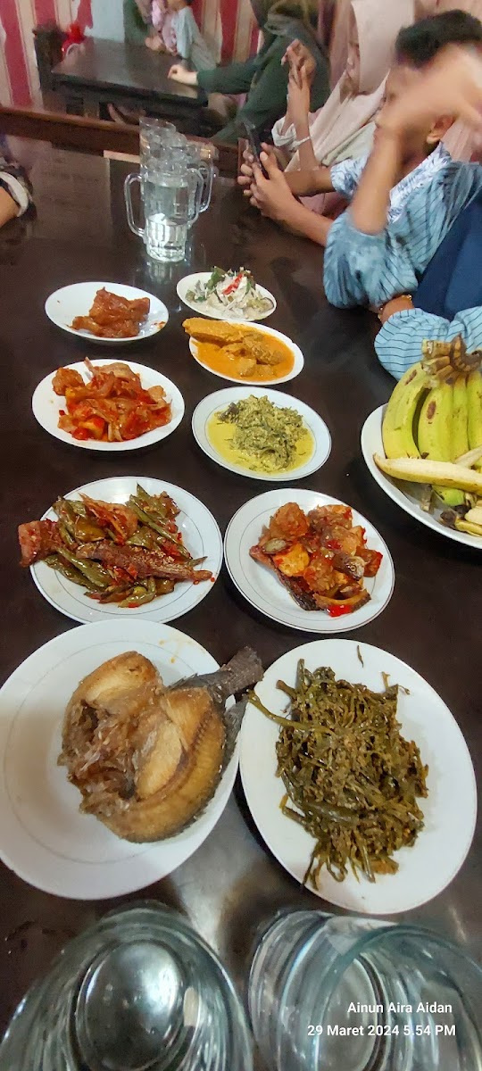 Rumah Makan Bumbu Kampuang-2