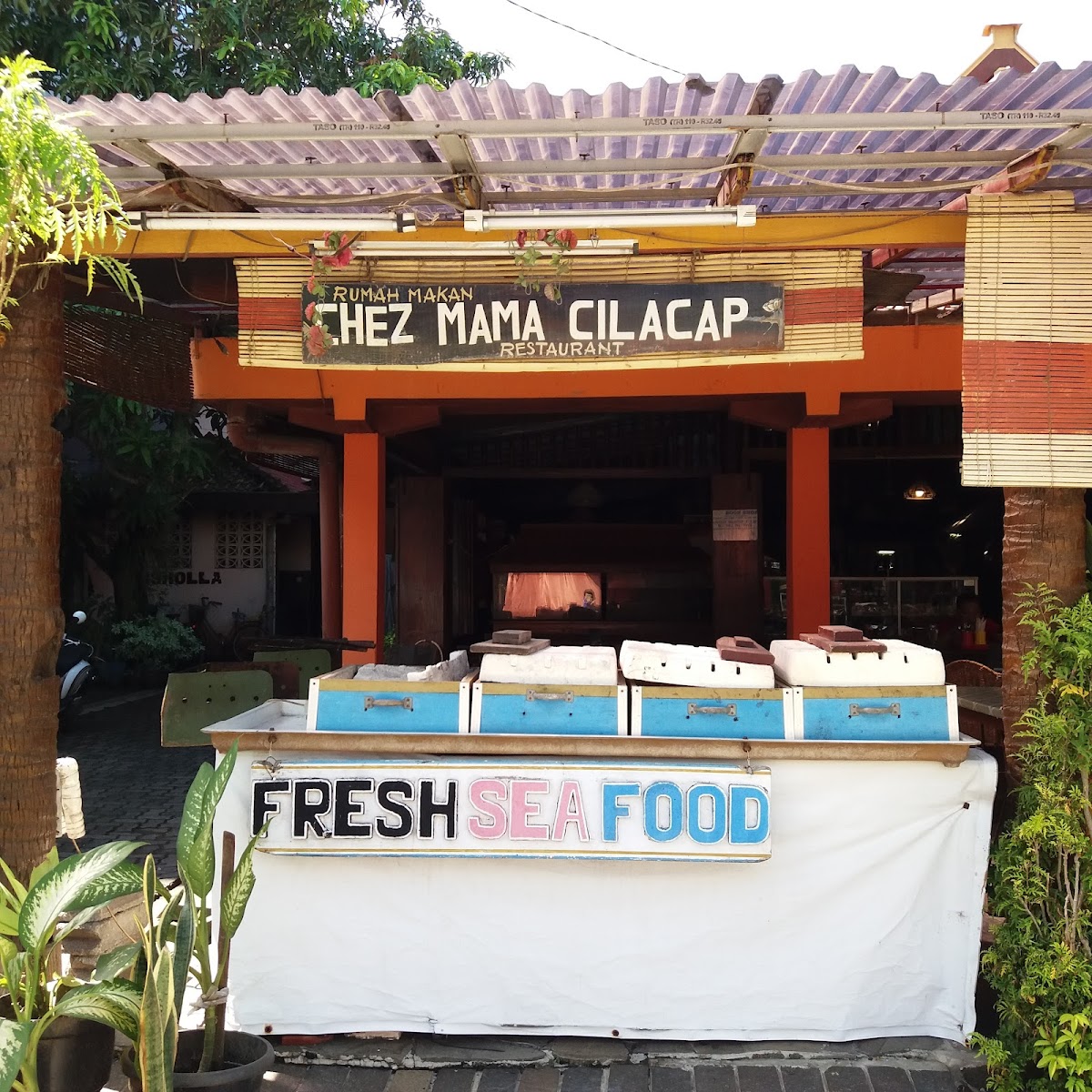 Rumah Makan Chez Mama Cilacap