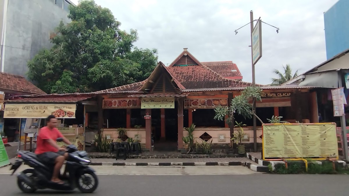 Rumah Makan Chez Mama Cilacap-4