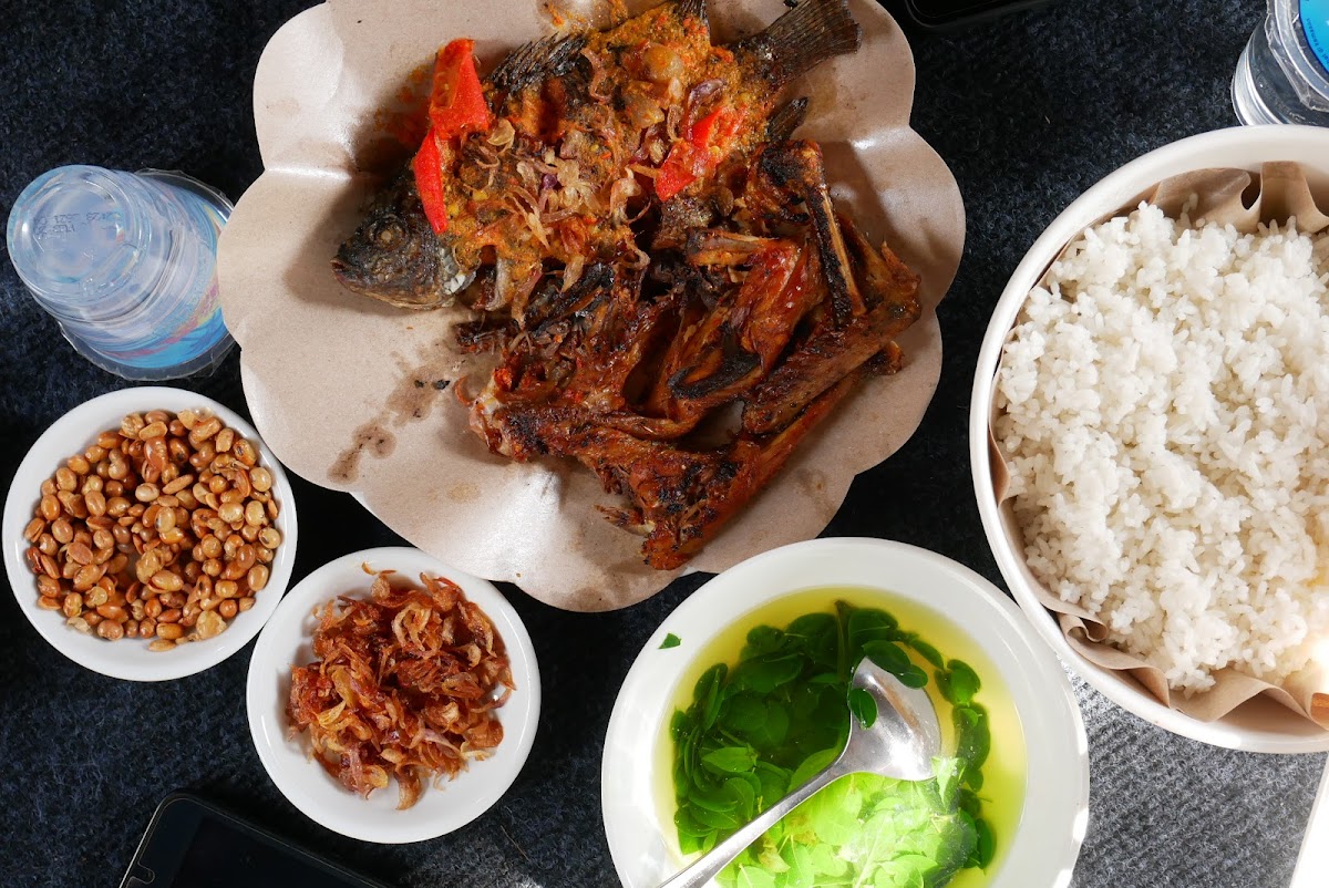 Rumah Makan Kemangi-3