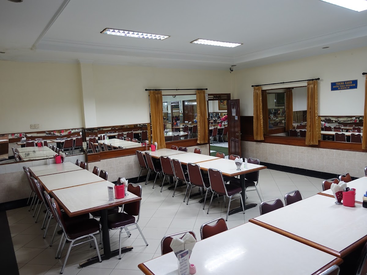 Rumah Makan Padang Sederhana