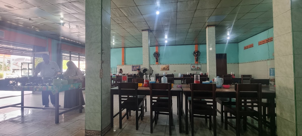 Rumah Makan Pelangi 2-4
