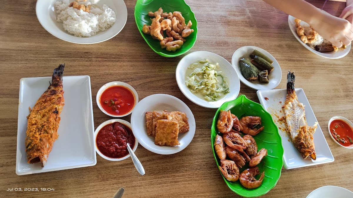 Rumah Makan Tapian Nauli-3