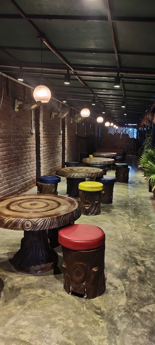 Runway Food Court