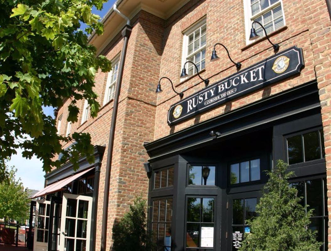 Rusty Bucket Restaurant And Tavern
