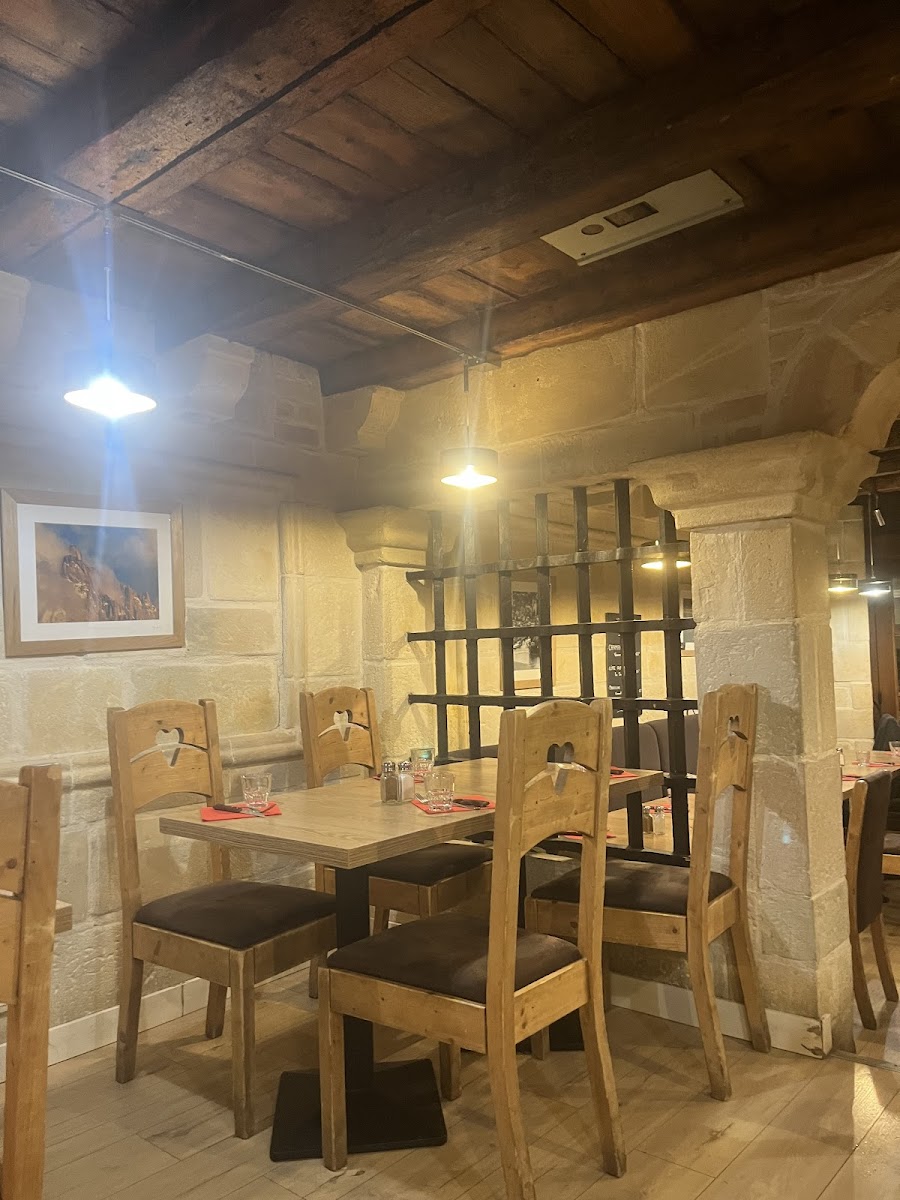 Salle Des Gardes-3