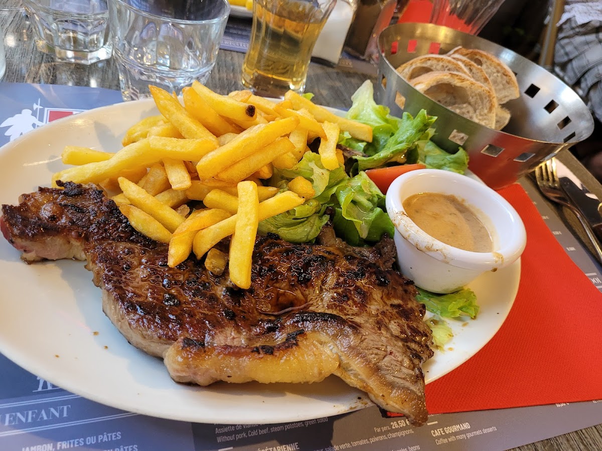 Salle Des Gardes-7