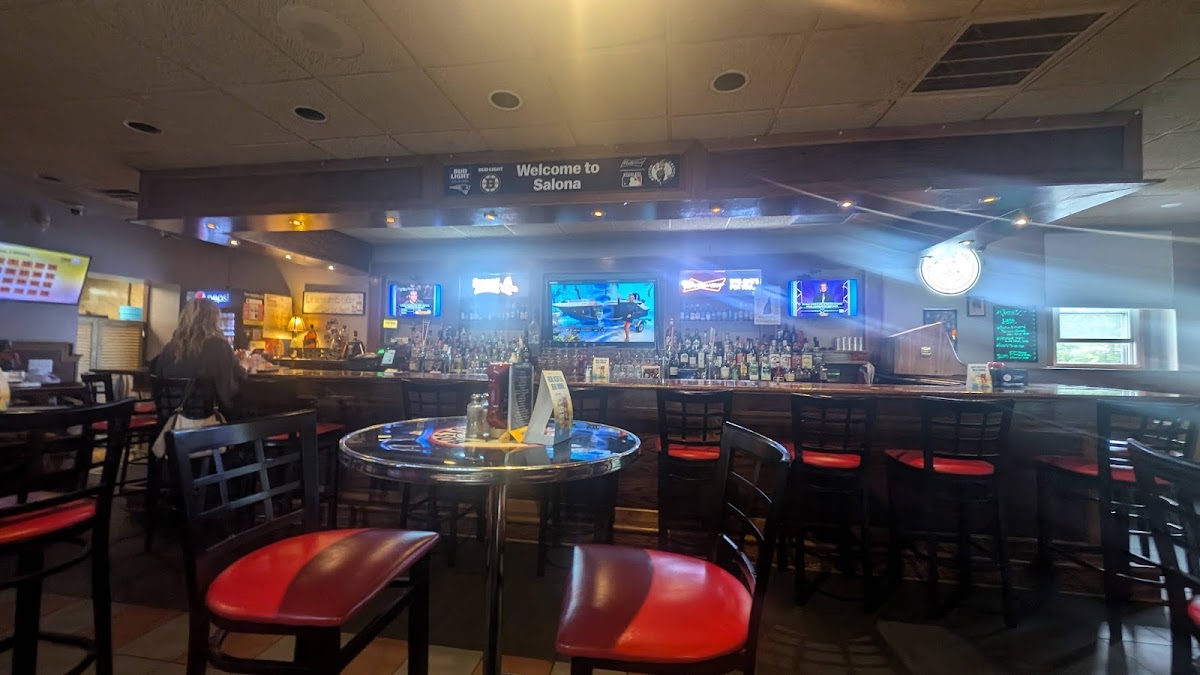 Salonas Restaurant And Lounge