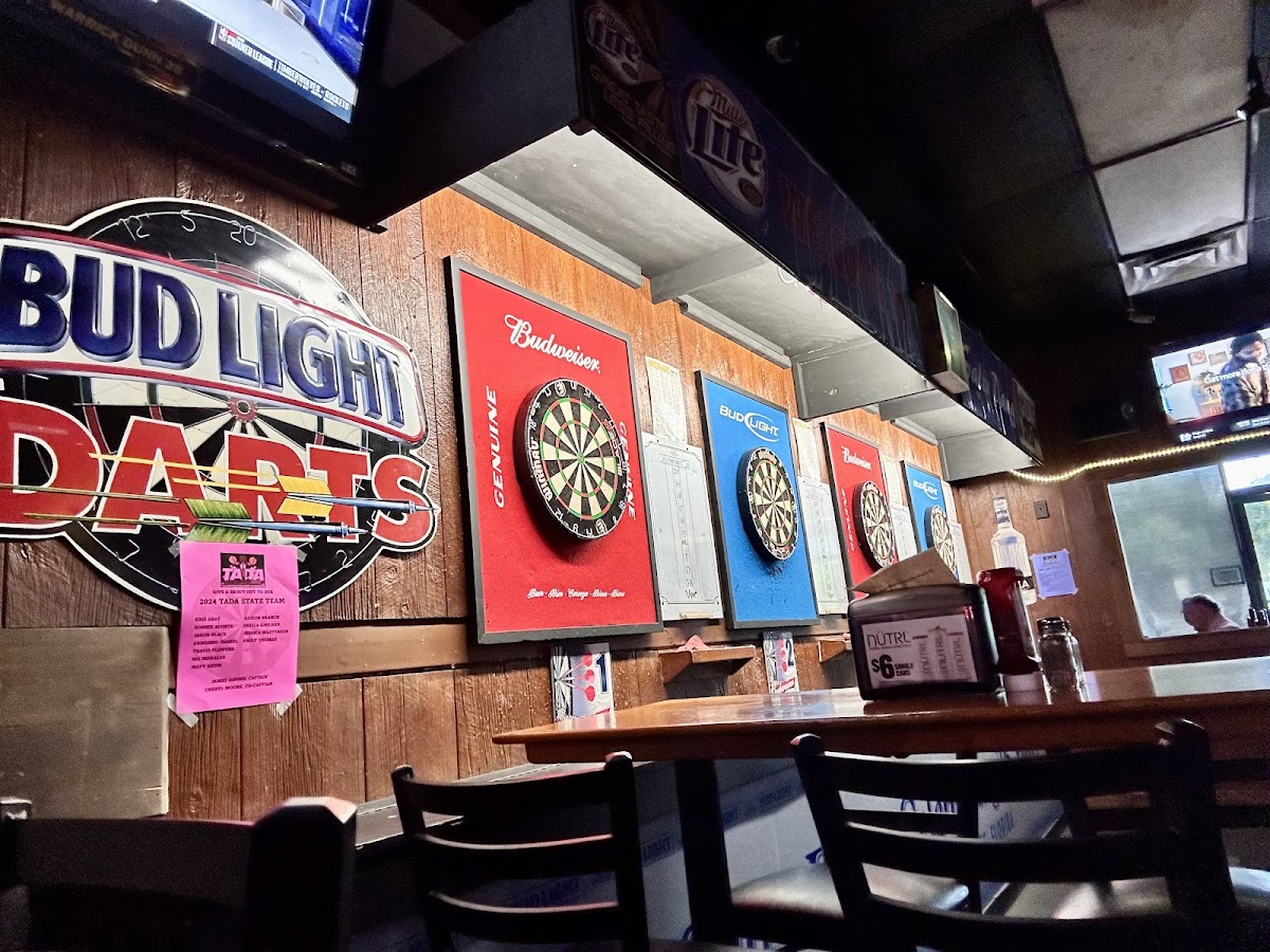 Salty Dawg Pub & Deli-4