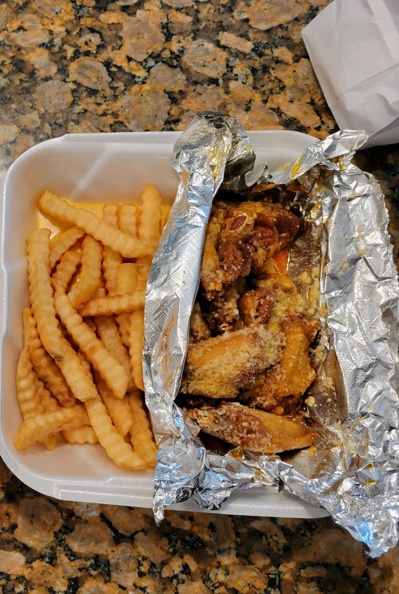 Salty Dawg Pub & Deli-9
