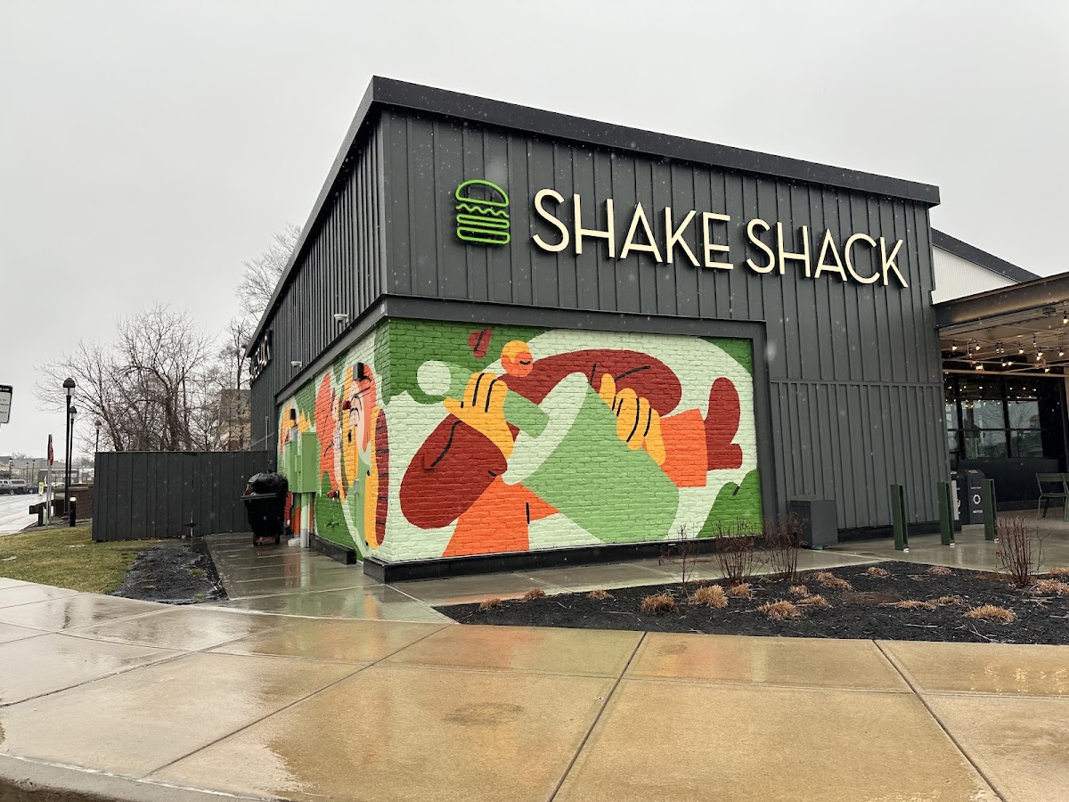 Shake Shack Evergreen Walk