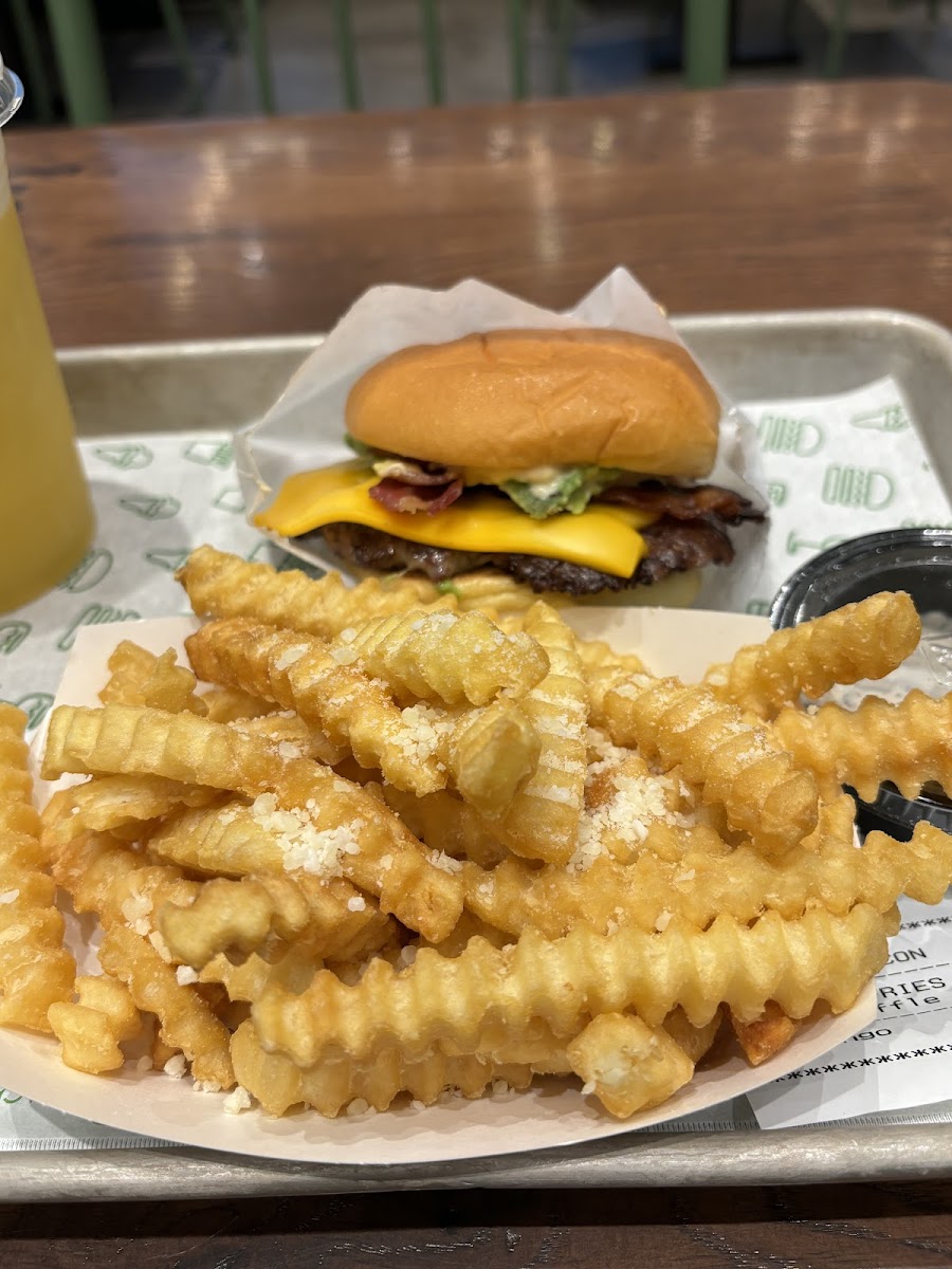 Shake Shack Evergreen Walk-6