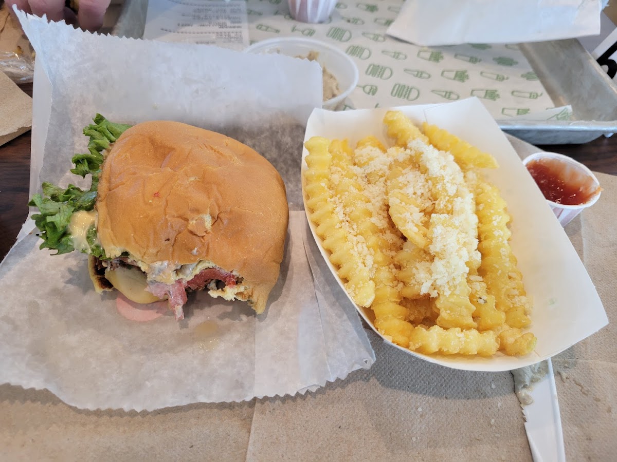 Shake Shack Evergreen Walk-9